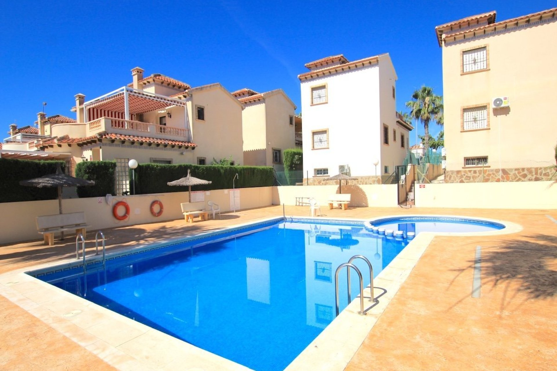 Reventa - Villa - El Raso