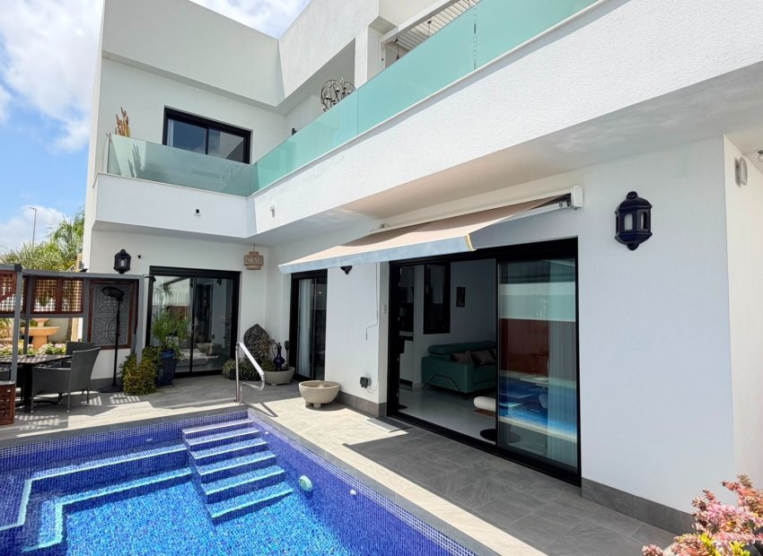 Reventa - Villa - Los Montesinos - La Herrada