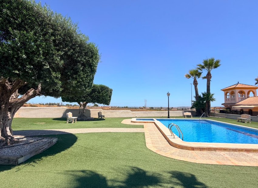 Reventa - Villa - Los Montesinos - Urbanizacion montesol