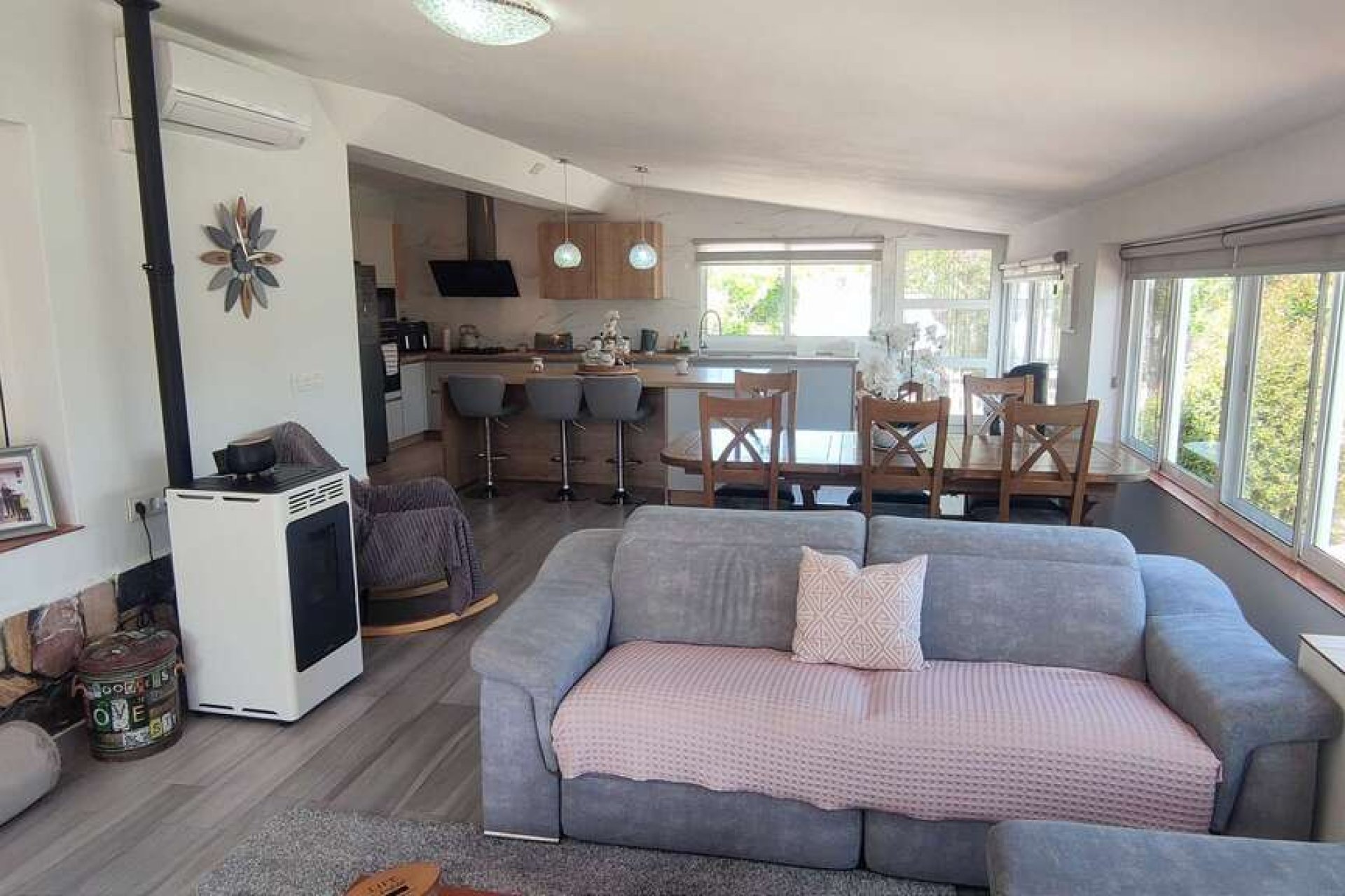 Reventa - Villa - Sax