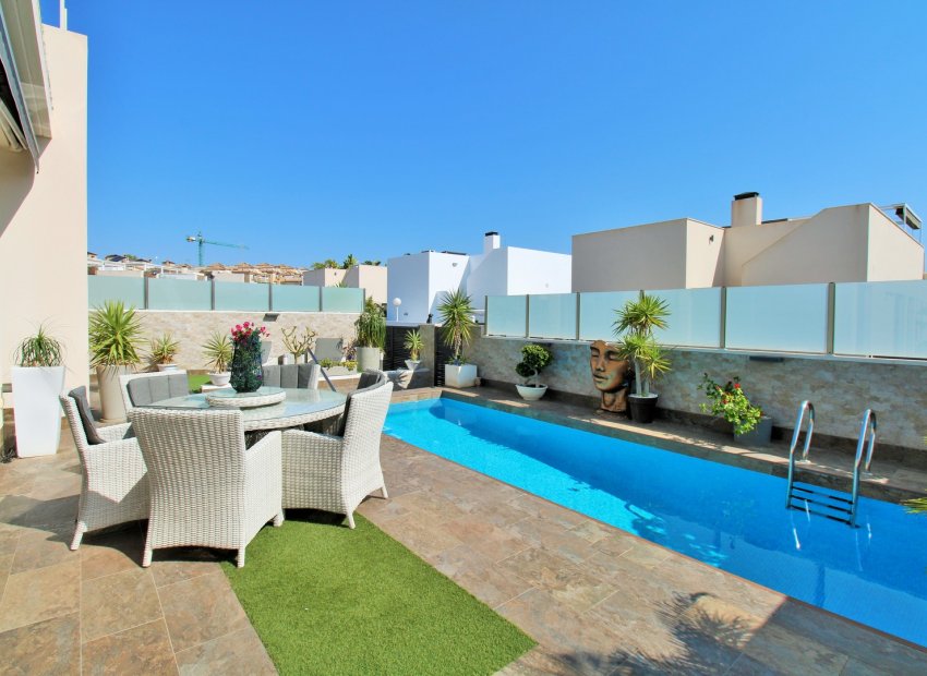 Reventa - Villa - Villamartin - Villamartín