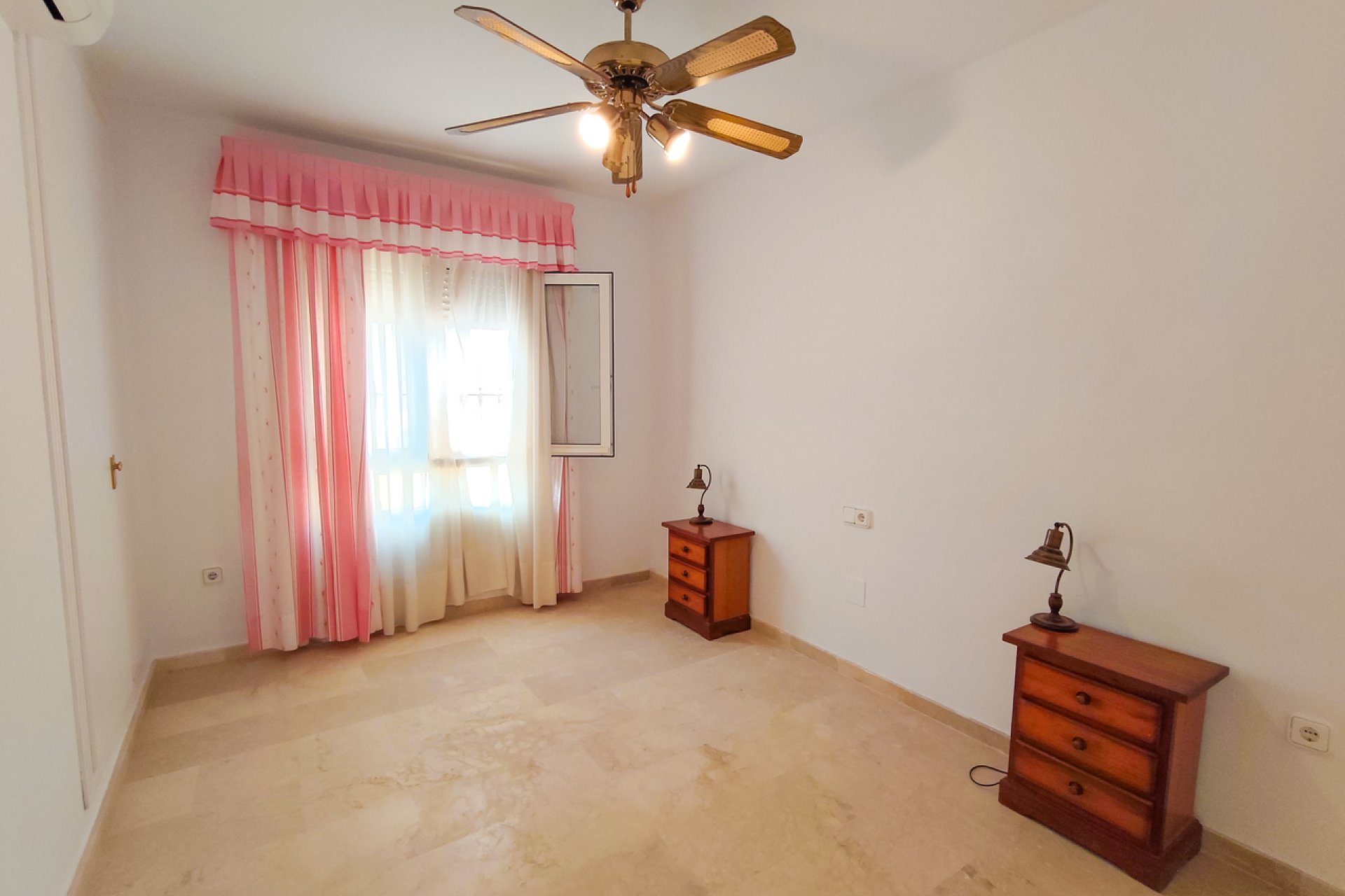 Reventa - Villa - Villamartin - Villamartín