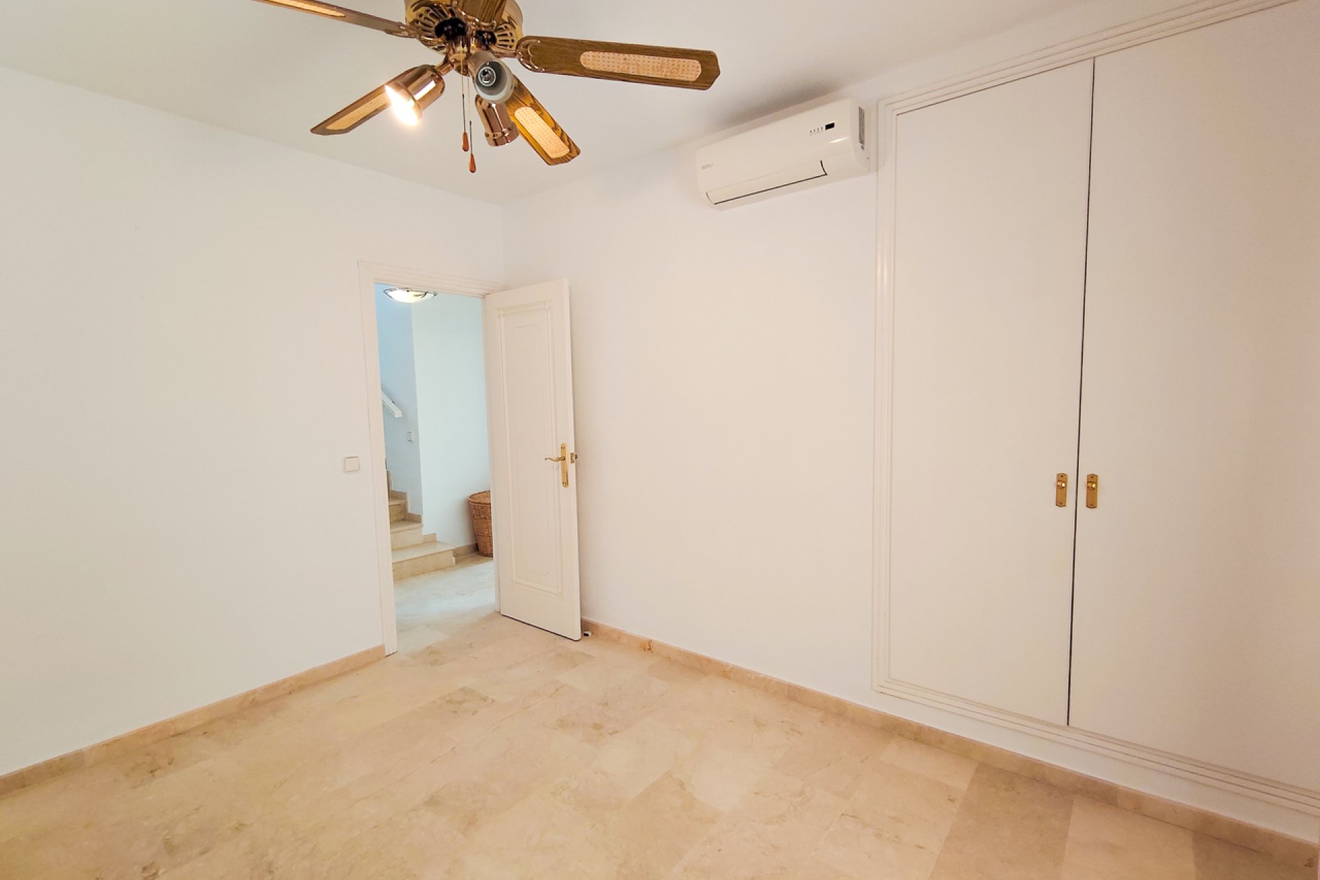 Reventa - Villa - Villamartin - Villamartín