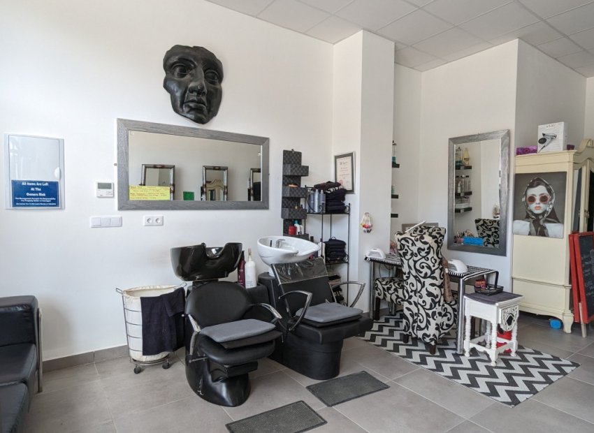 Revente - Commercial - Lo Crispin