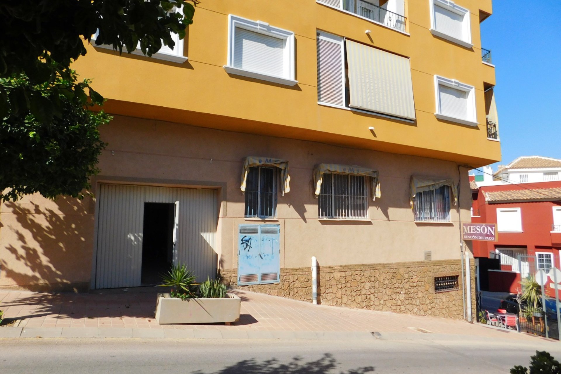 Revente - Commercial - San Miguel de Salinas