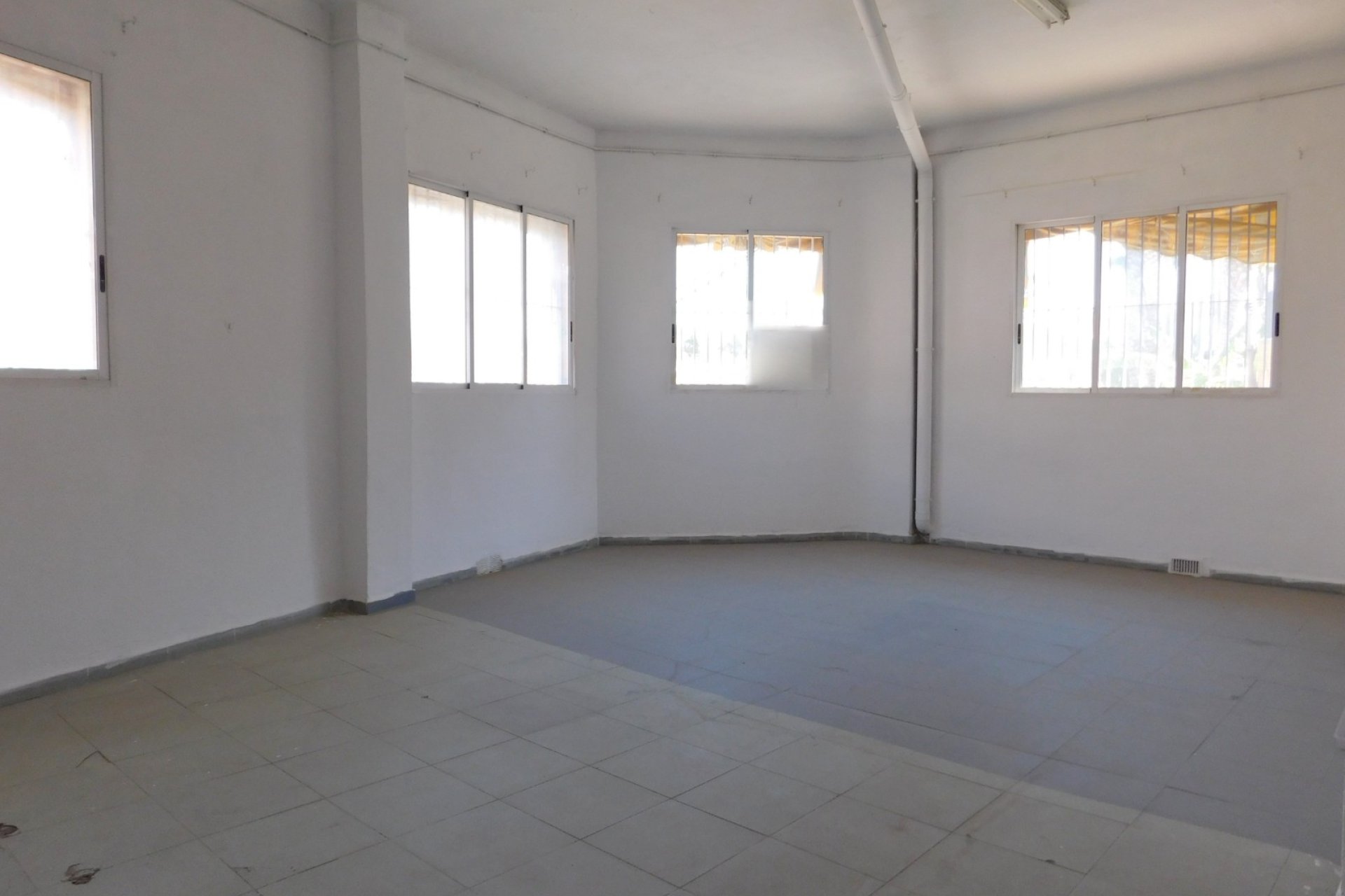 Revente - Commercial - San Miguel de Salinas