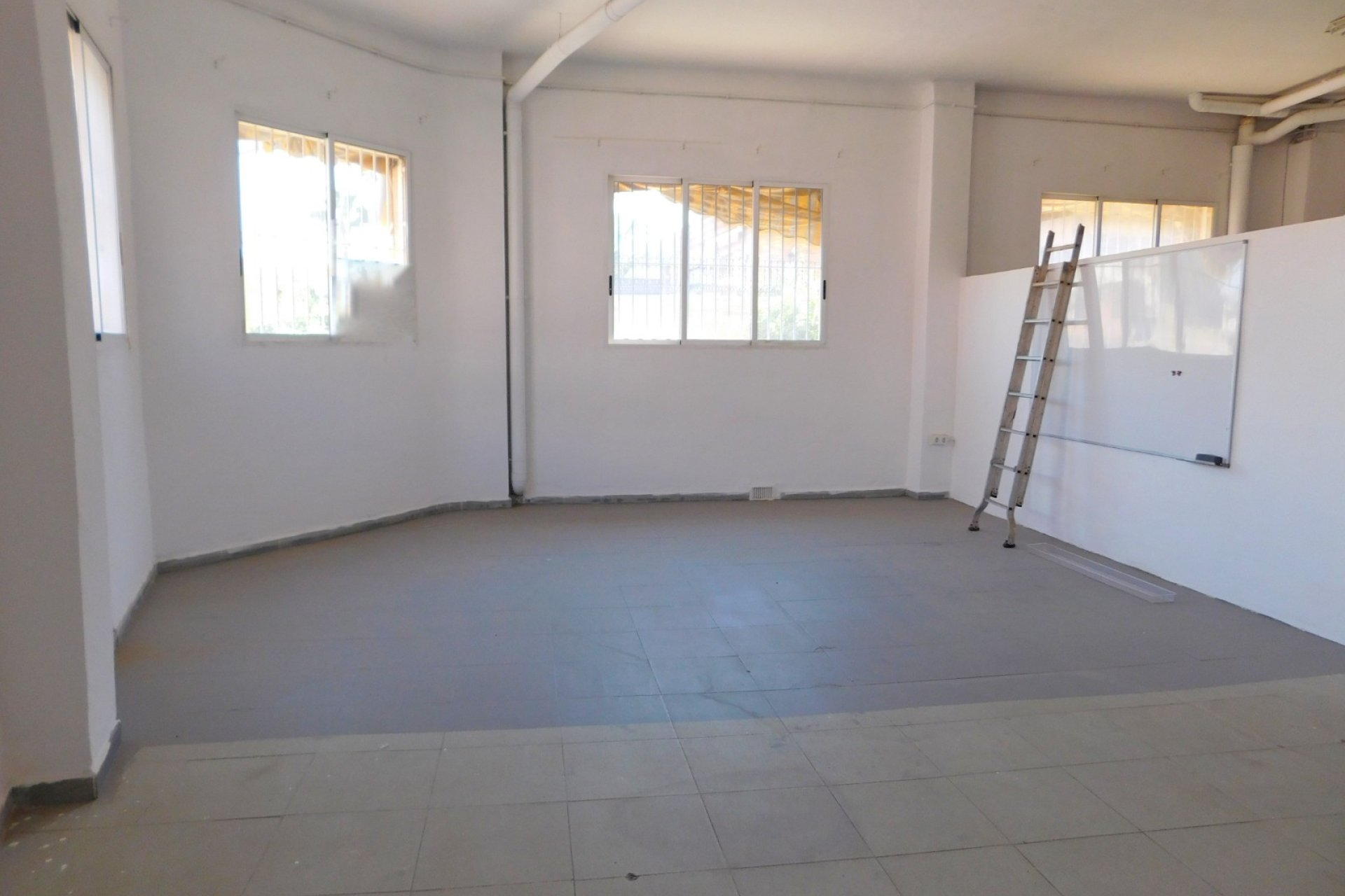 Revente - Commercial - San Miguel de Salinas