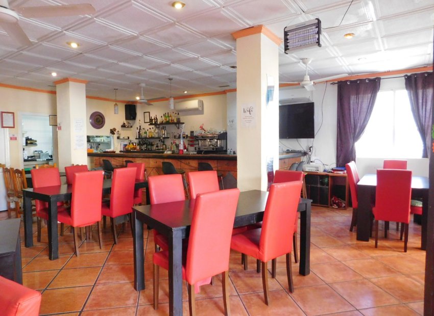 Revente - Commercial - San Miguel de Salinas