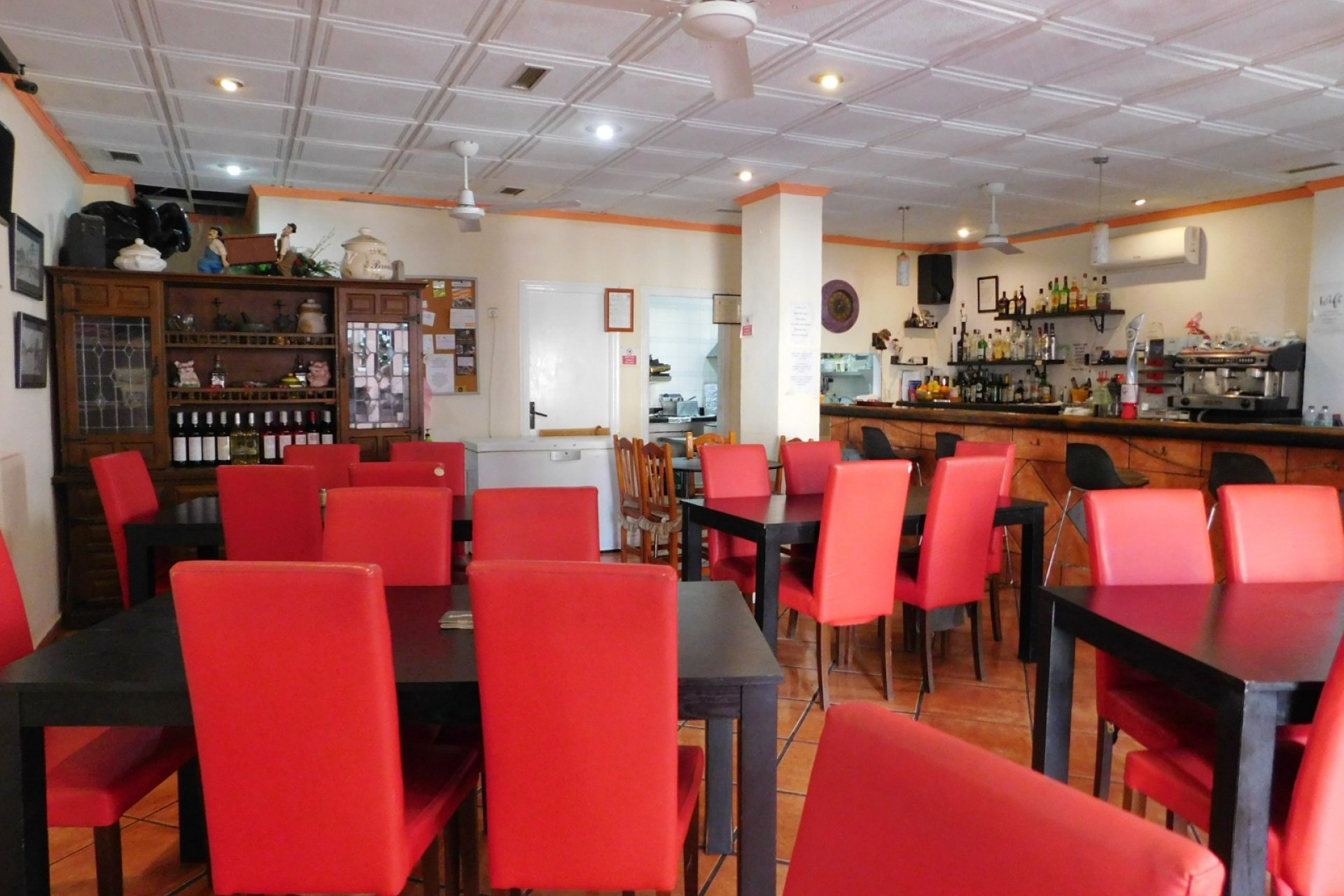 Revente - Commercial - San Miguel de Salinas