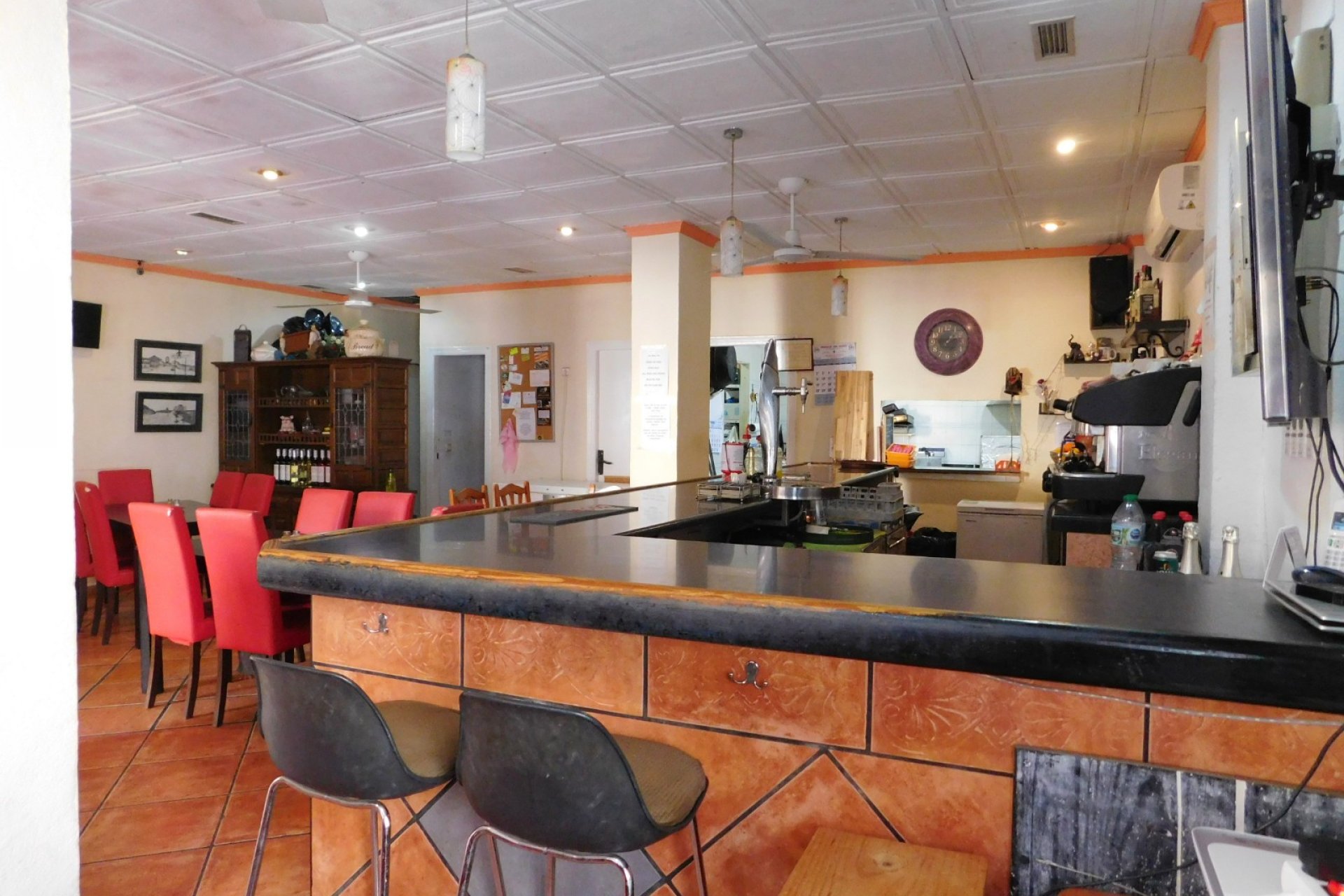 Revente - Commercial - San Miguel de Salinas