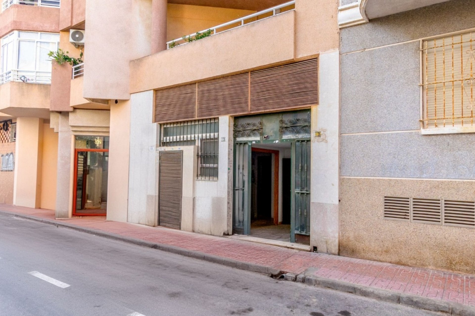 Revente - Commercial Unit - Torrevieja