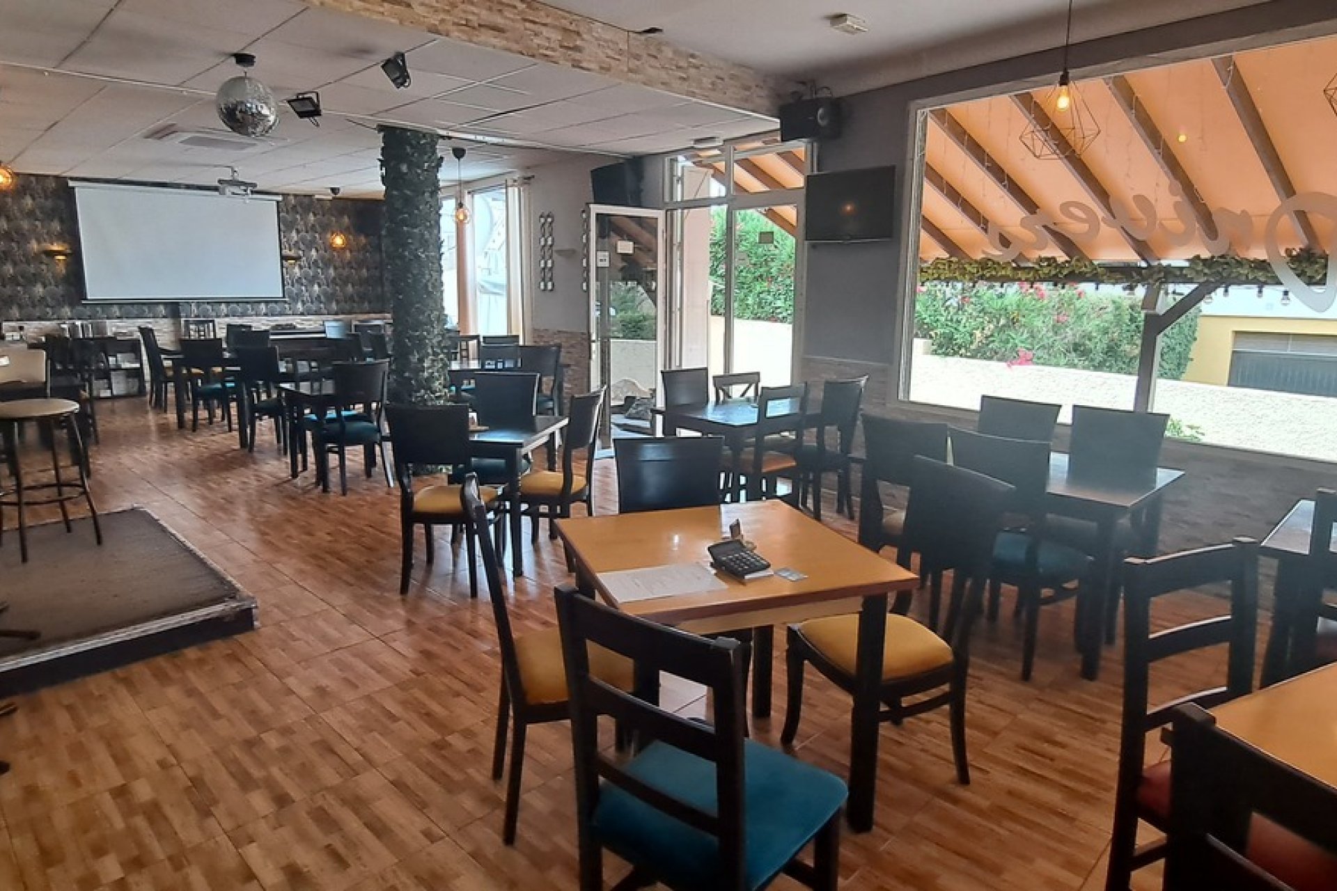 Revente - Commercial - Villamartin - Villamartín