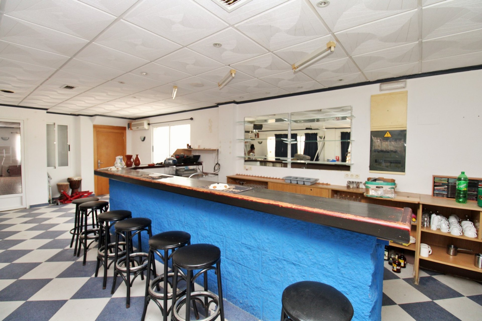 Revente - Commercial - Villamartin - Villamartín