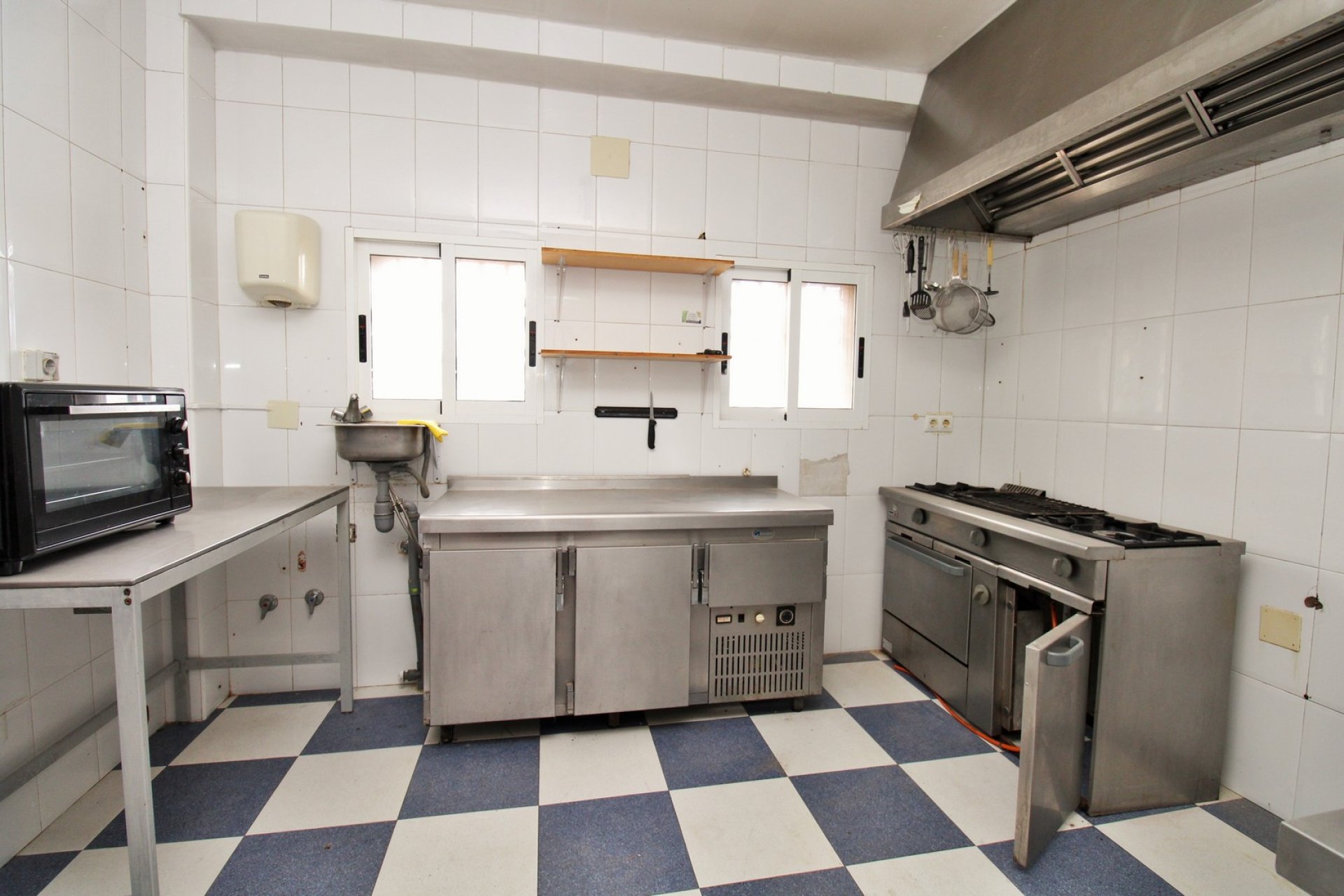 Revente - Commercial - Villamartin - Villamartín