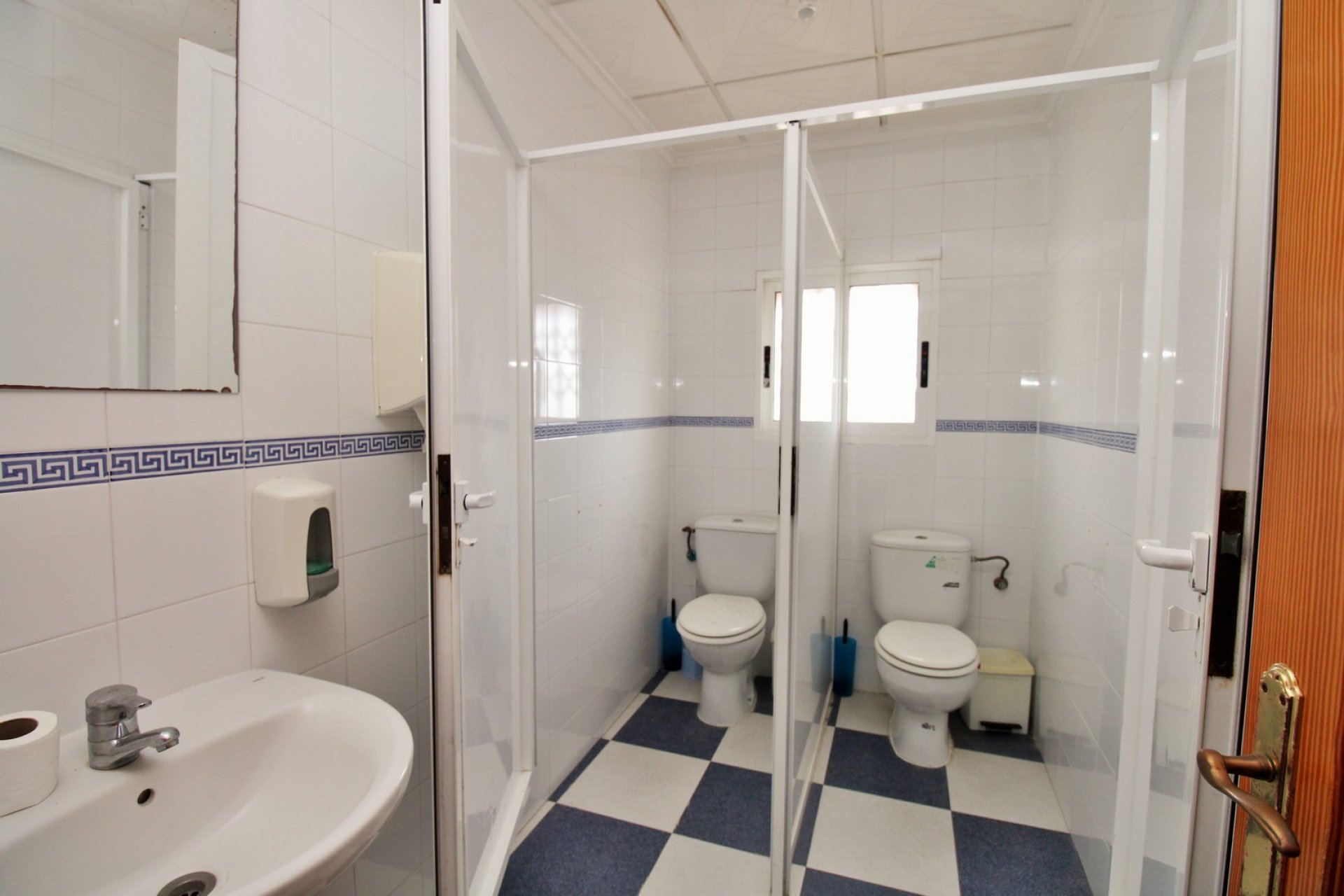 Revente - Commercial - Villamartin - Villamartín