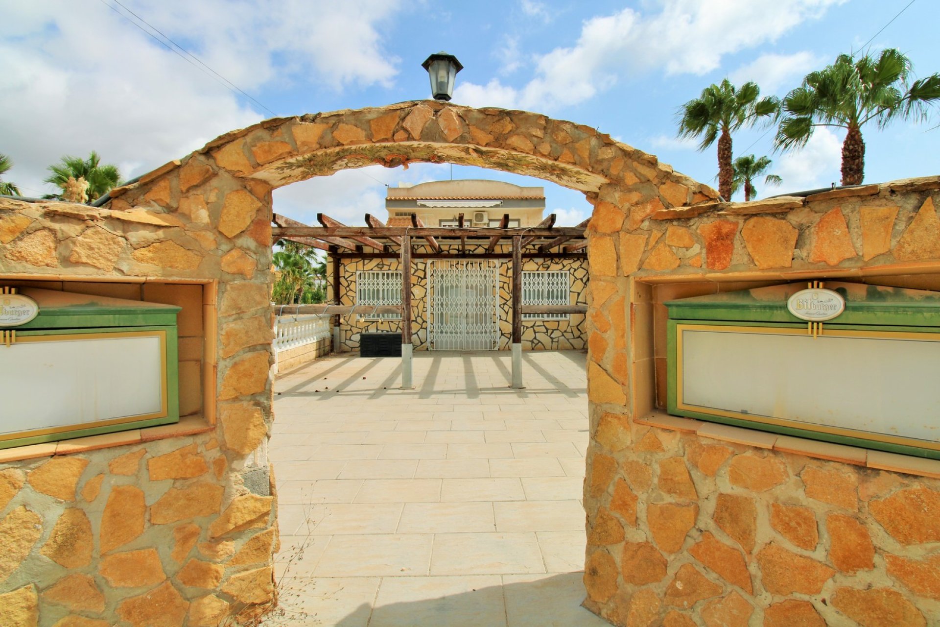 Revente - Commercial - Villamartin - Villamartín