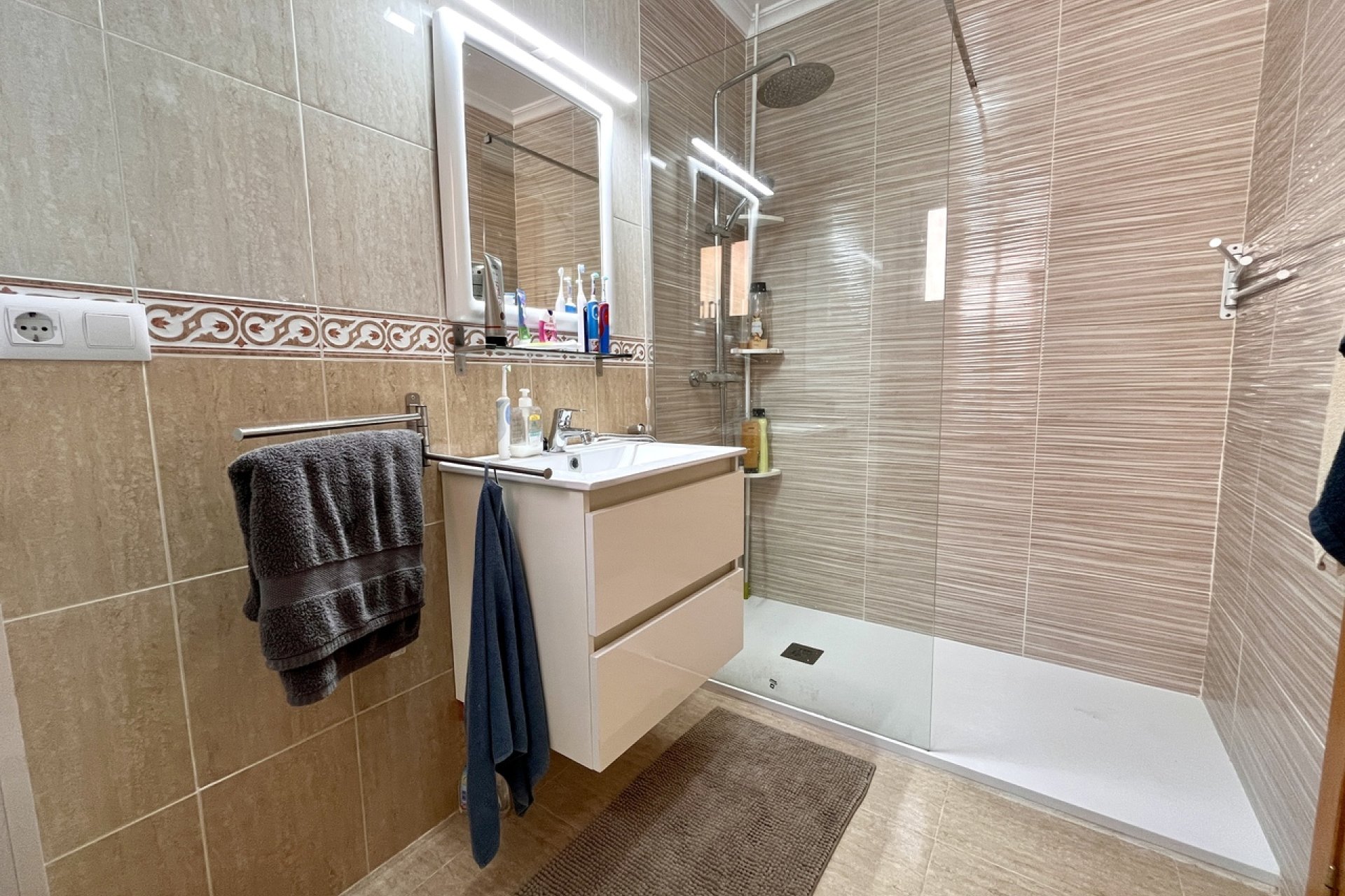 Revente - Maison mitoyenne - Avileses