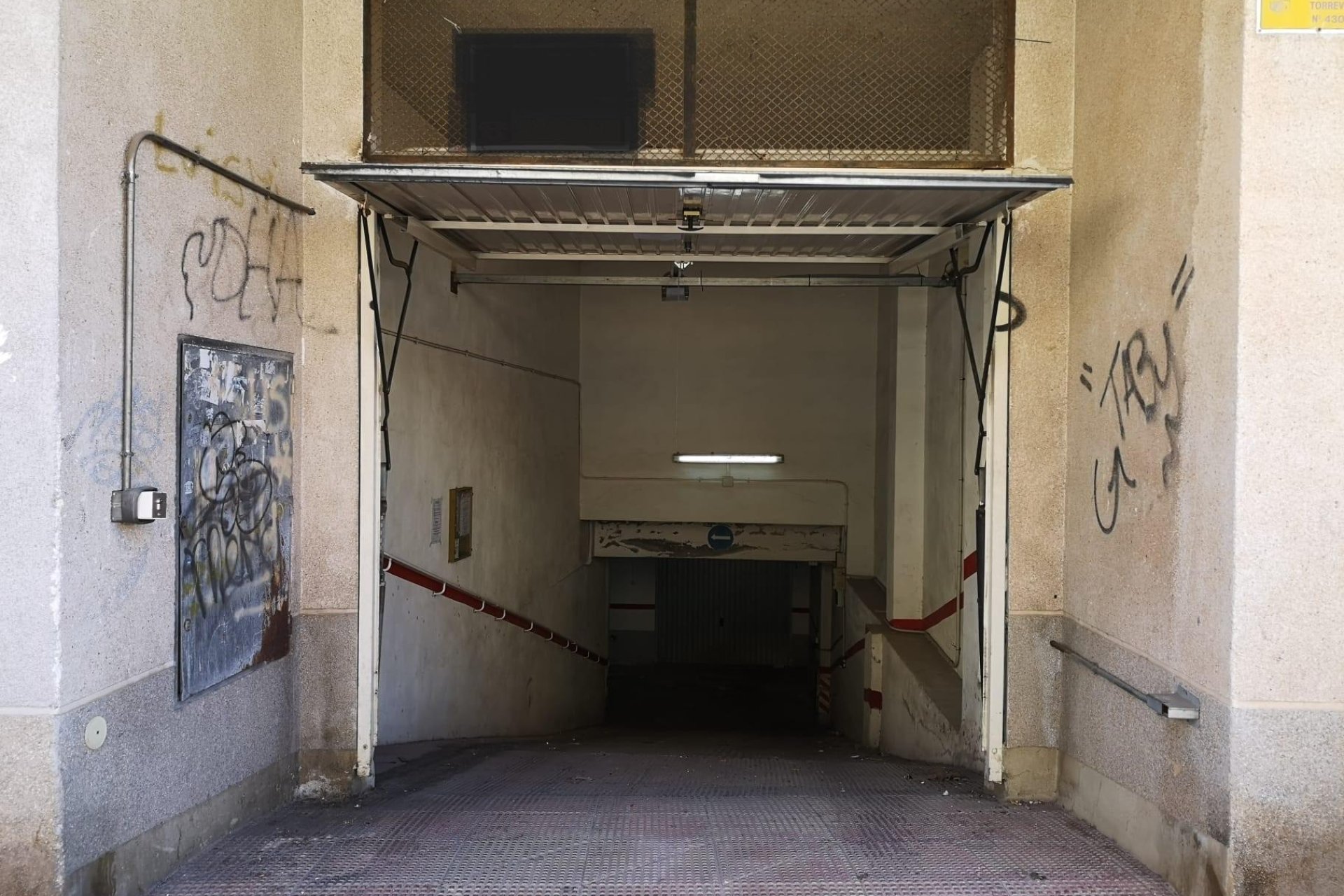 Revente - Parking / Garage - Torrevieja - Playa de los Locos