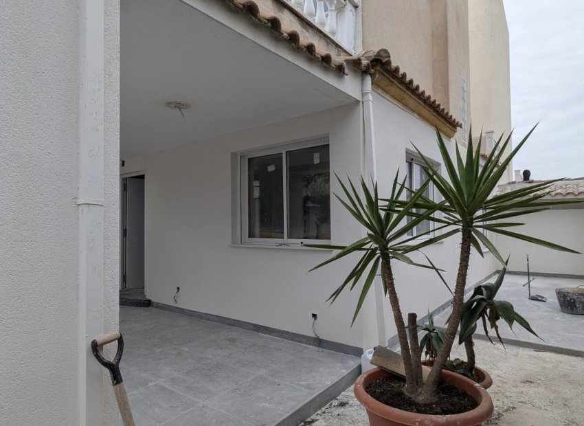 Revente - Semi Detached Villa - Torrevieja