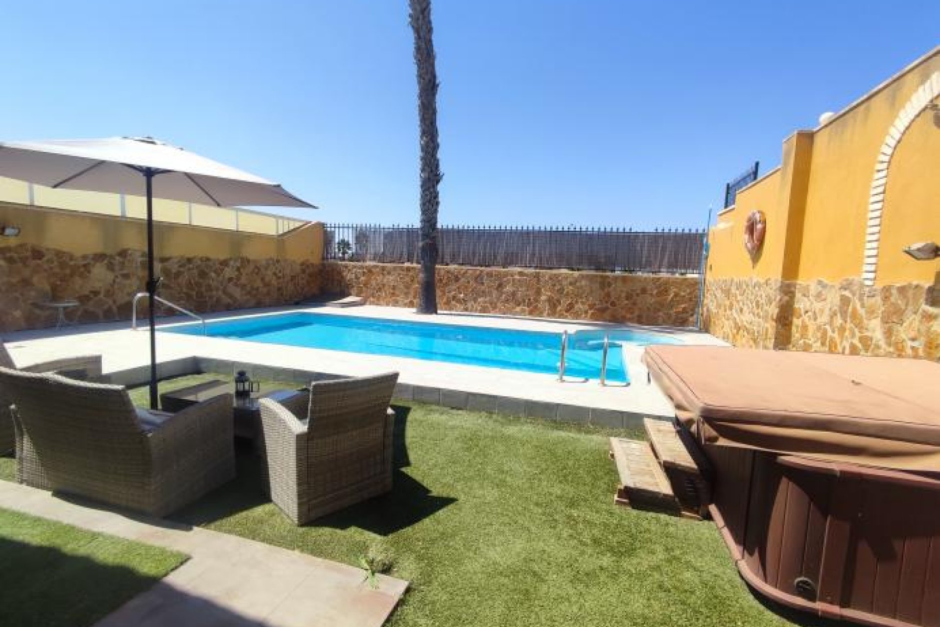 Revente - Villa - Torrevieja - Aguas Nuevas