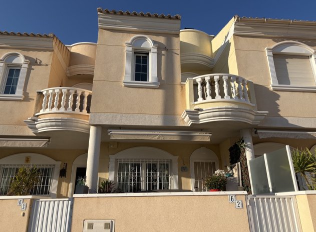 Townhouse * - Resale - Heredades * - Heredades *