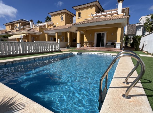 Villa - Herverkoop - Orihuela Costa - La Zenia