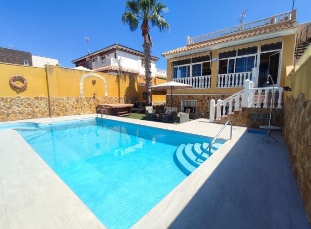 Villa - Herverkoop - Torrevieja - Aguas nuevas 1