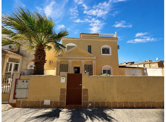 Villa - Herverkoop - Torrevieja - Aguas Nuevas