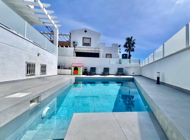 Villa * - Resale - San Miguel de Salinas * - Las Filipinas *