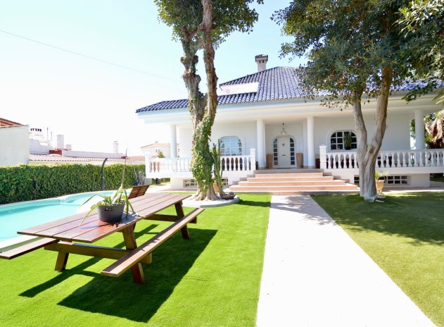 Villa * - Resale - Torrevieja - Torretas *