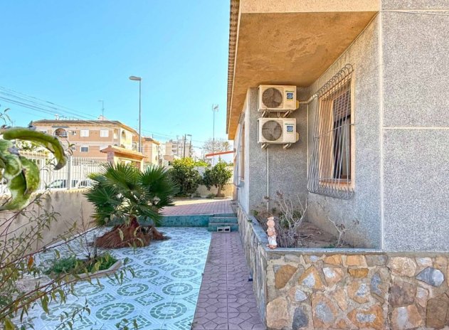 Villa - Resale - Torrevieja - Torrevieja