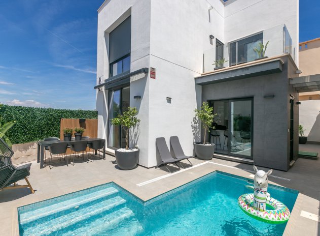 Villa * - Resale - Villamartin * - PAU 26 *