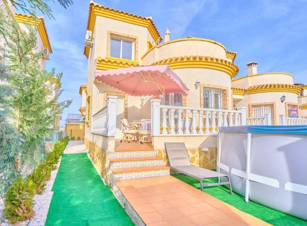 Villa - Reventa - Los Montesinos - La Herrada