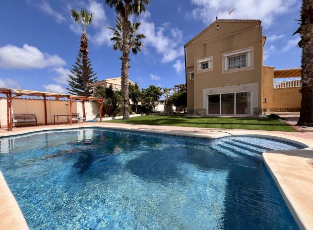Villa - Wiederverkauf - La Zenia - La Zenia
