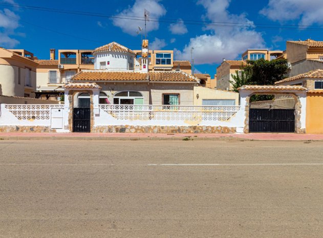 Villa - Wiederverkauf - Orihuela Costa - La Florida