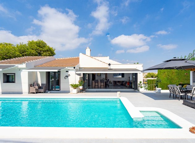 Villa - Wiederverkauf - Orihuela Costa - Villamartin