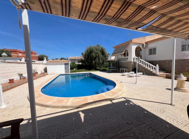 Villa - Wiederverkauf - Torrevieja - La Siesta