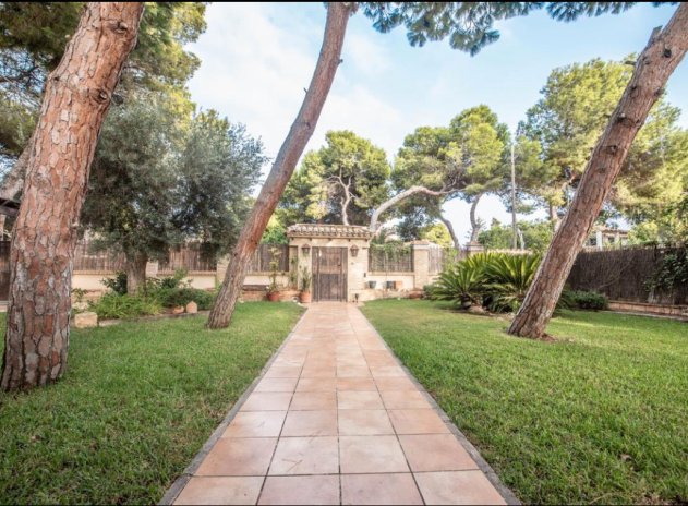 Villa - Wiederverkauf - Torrevieja - Punta Prima