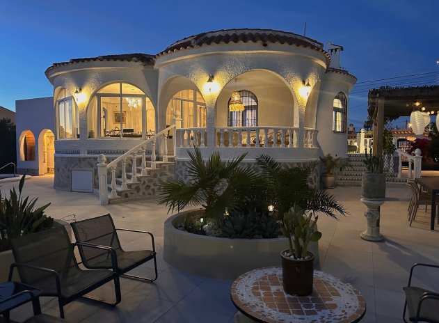 Villa - Wiederverkauf - Torrevieja - Torrevieja