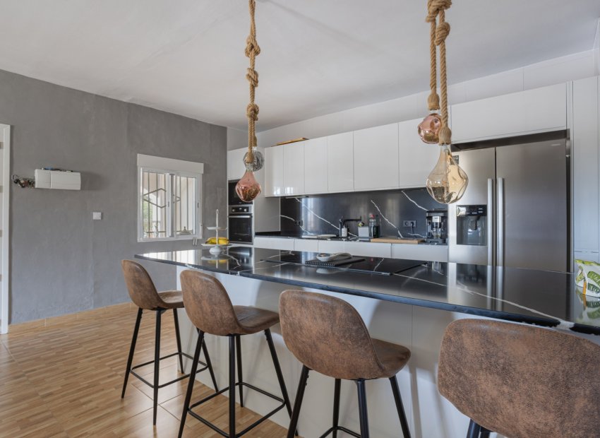 Wiederverkauf - Finca / Ländliches Wohnhaus - Albatera