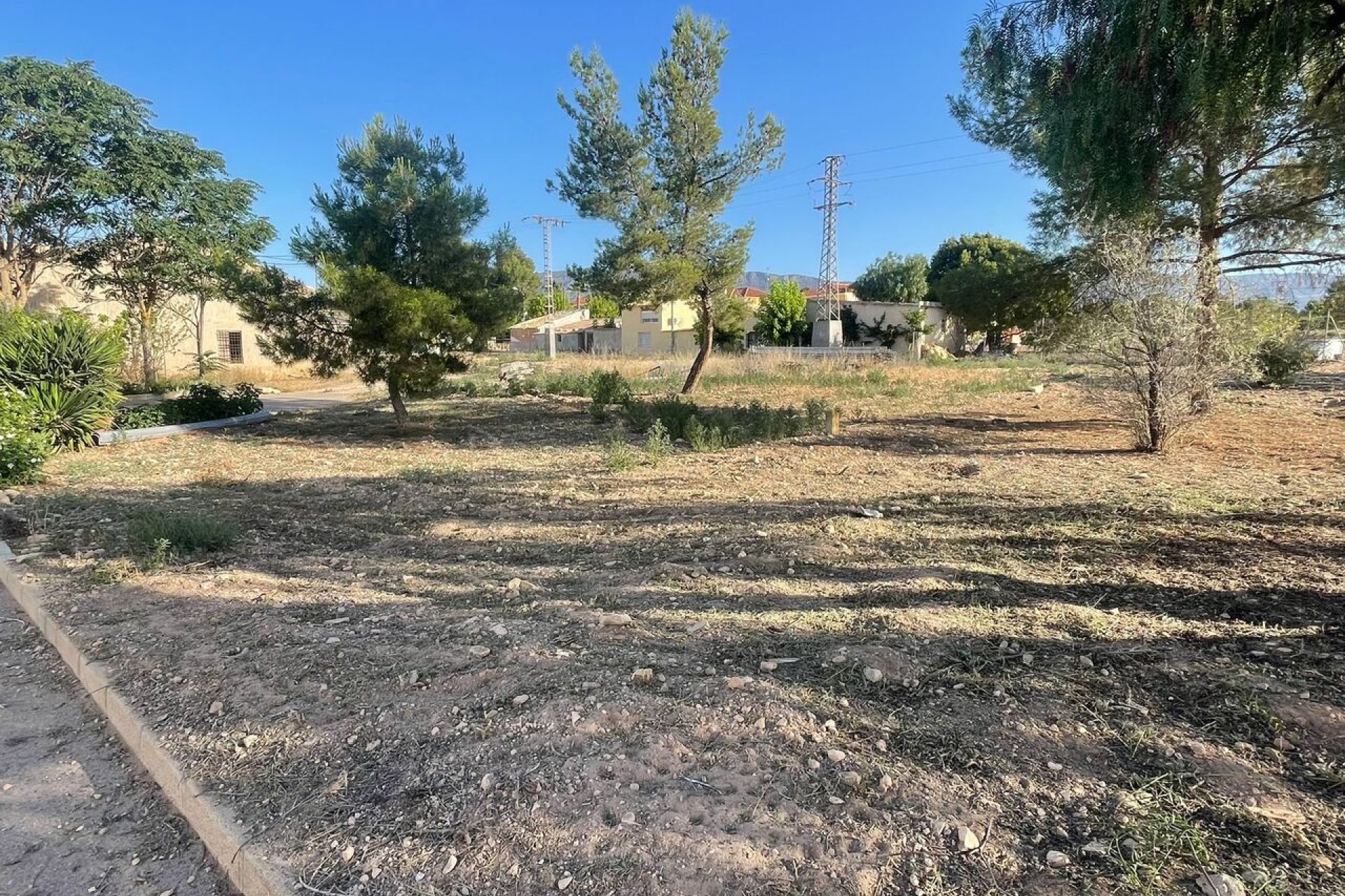 Wiederverkauf - Grundstück - Pinoso