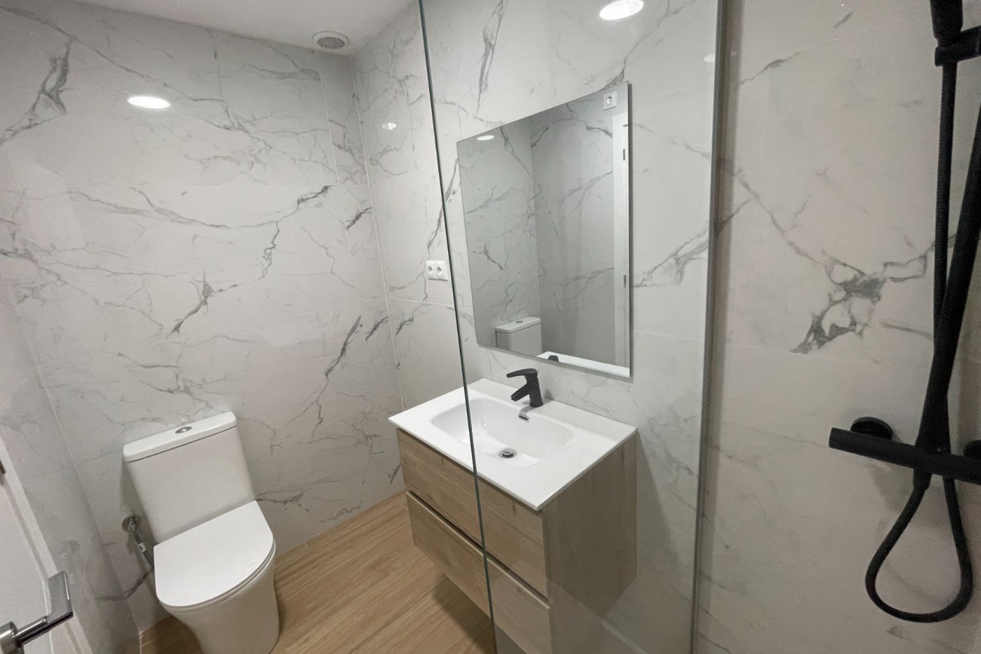 Wiederverkauf - Kommerziell - Daya Nueva