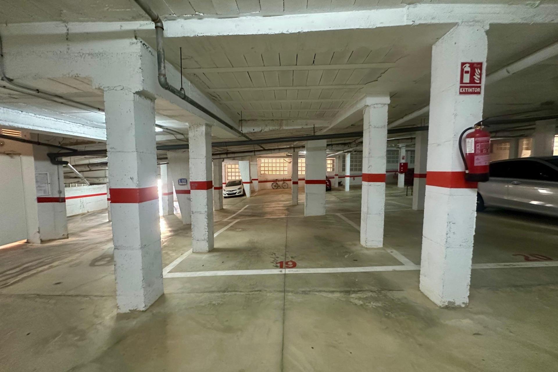 Wiederverkauf - Parkplatz / Garage - Torrevieja - Cabo cervera