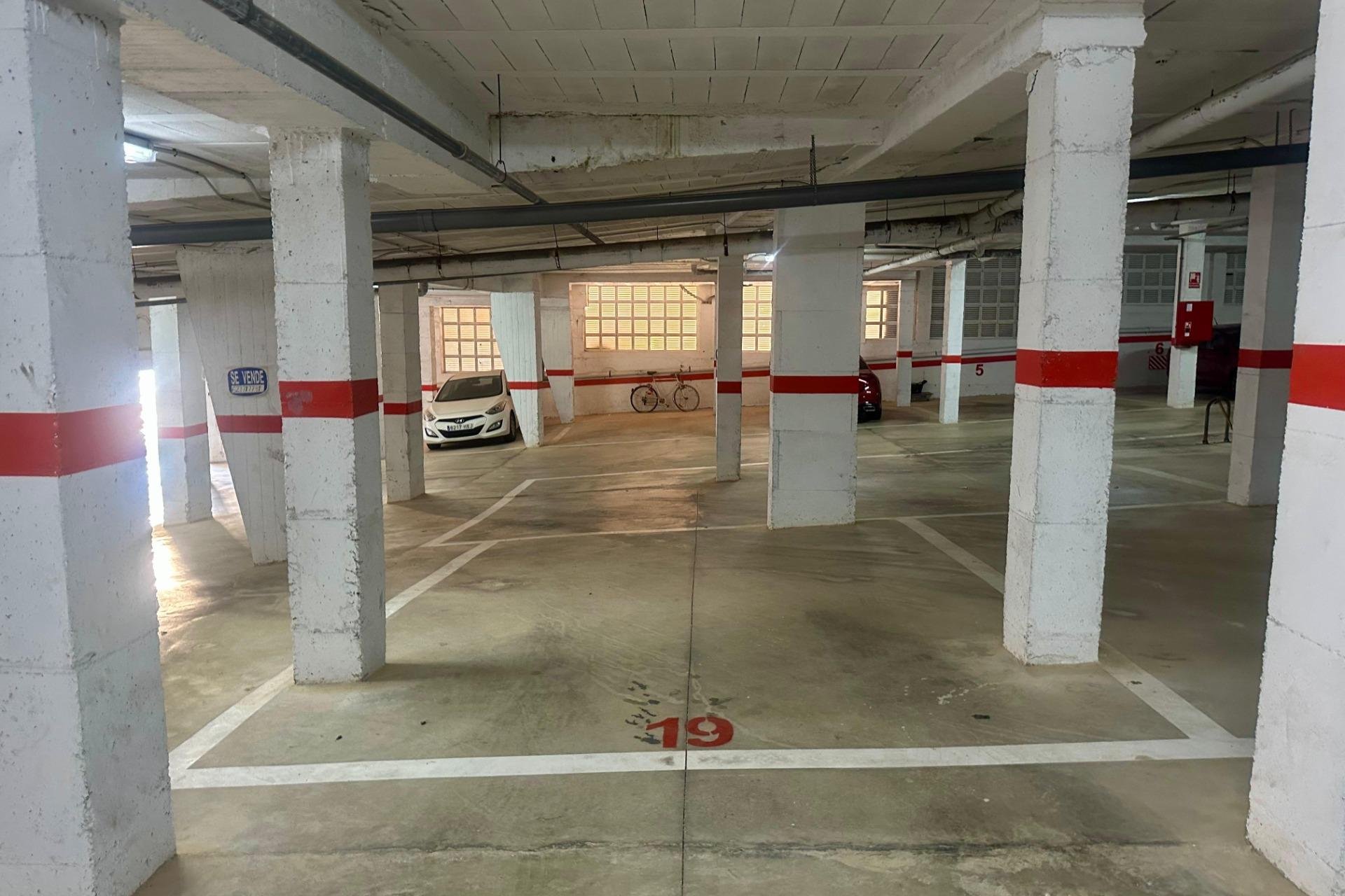 Wiederverkauf - Parkplatz / Garage - Torrevieja - Cabo cervera