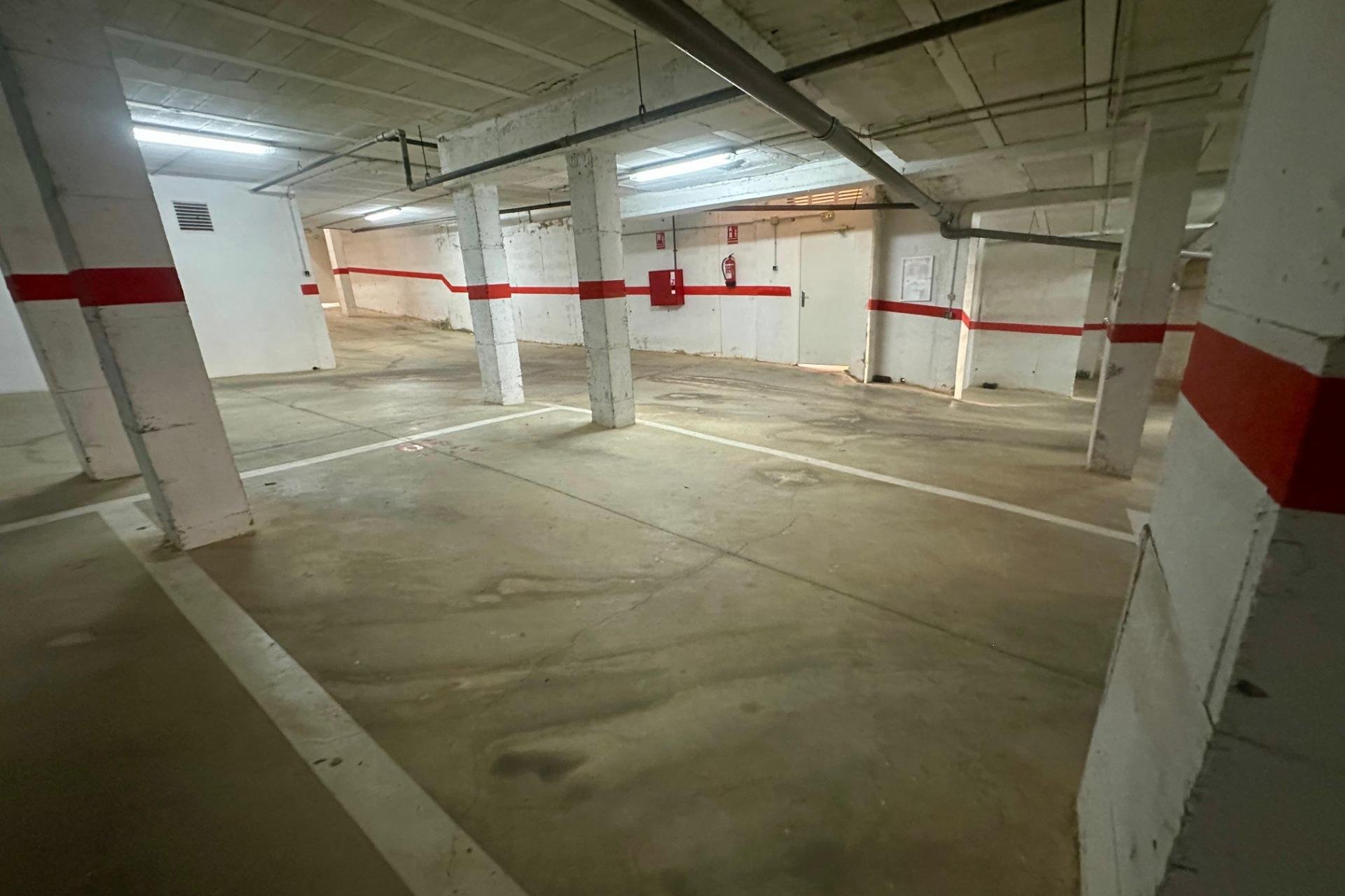 Wiederverkauf - Parkplatz / Garage - Torrevieja - Cabo cervera