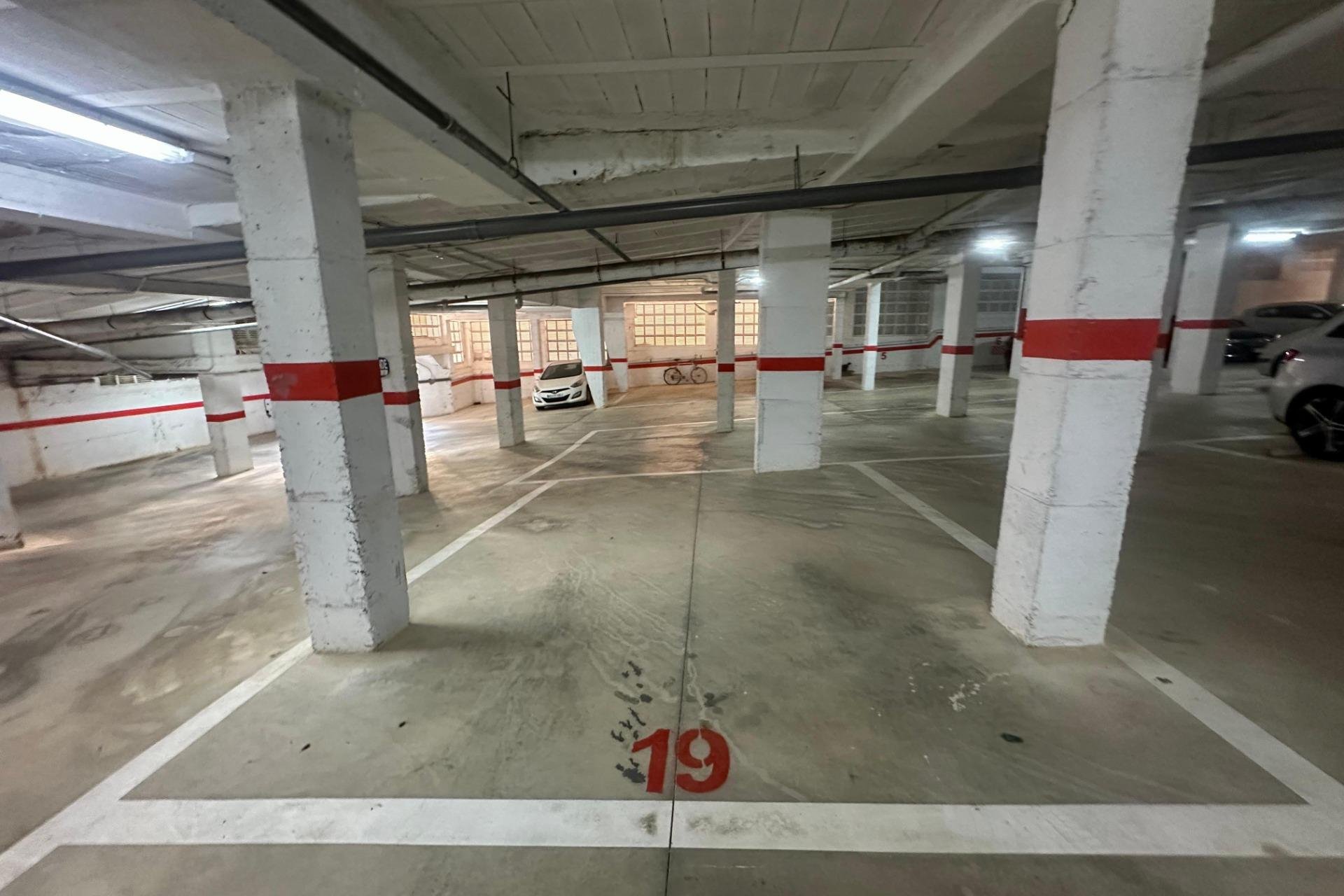 Wiederverkauf - Parkplatz / Garage - Torrevieja - Cabo cervera