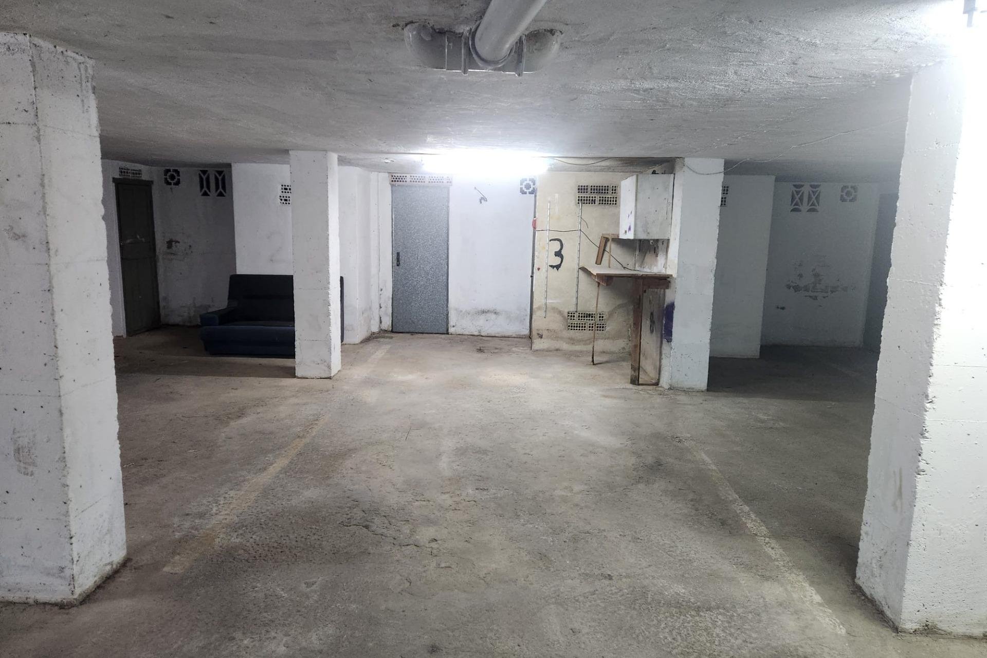 Wiederverkauf - Parkplatz / Garage - Torrevieja - Playa del Cura