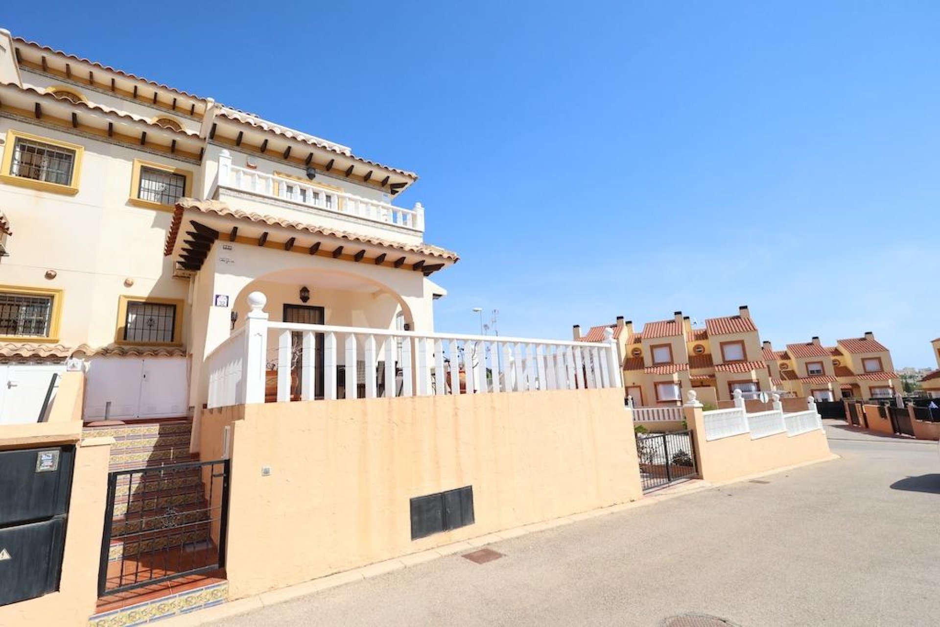 Wiederverkauf - Terraced house - Orihuela Costa - Montezenia