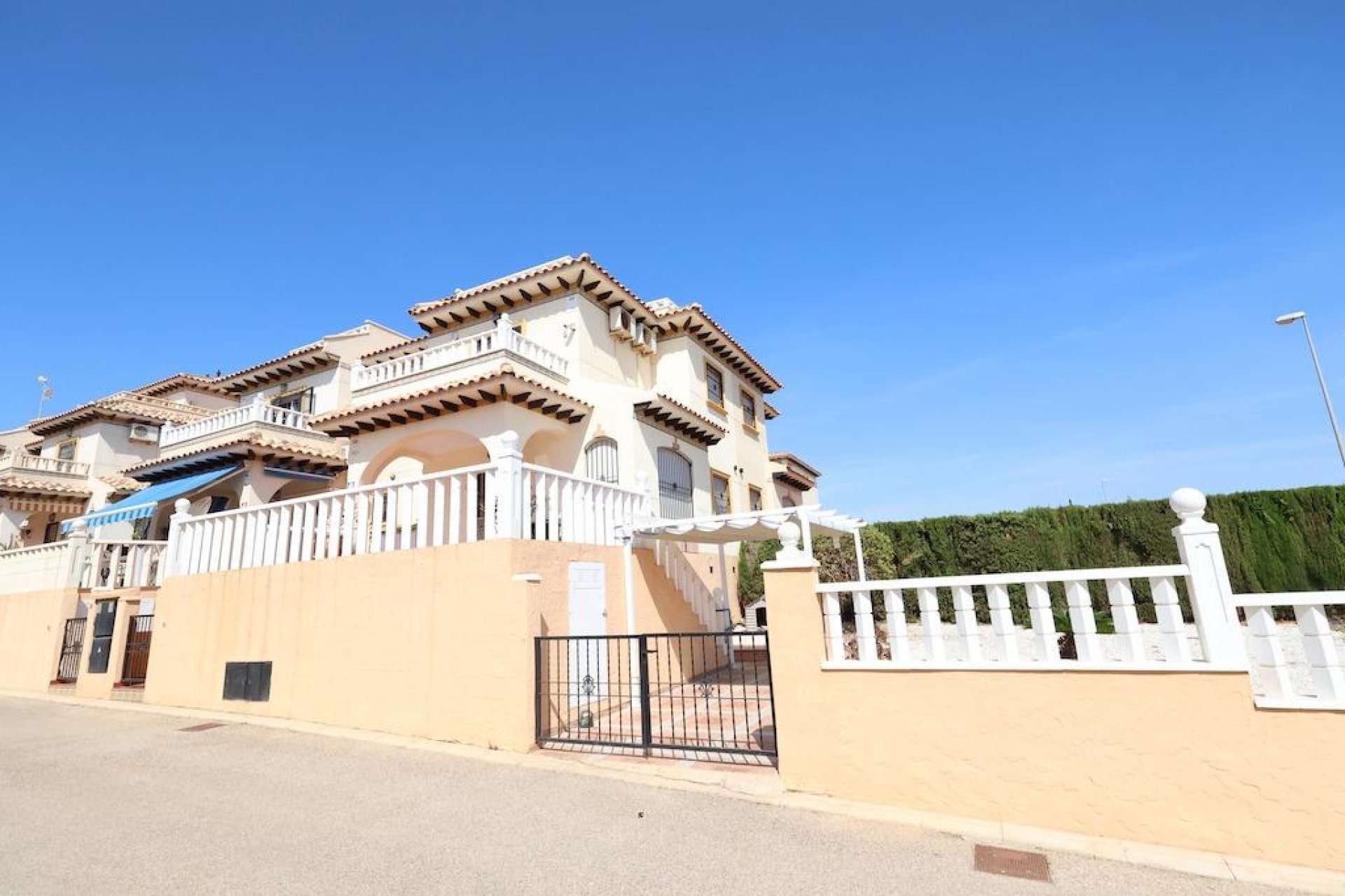 Wiederverkauf - Terraced house - Orihuela Costa - Montezenia