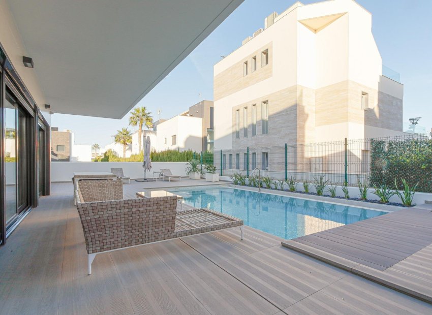 Wiederverkauf - Villa - Orihuela Costa - Campoamor